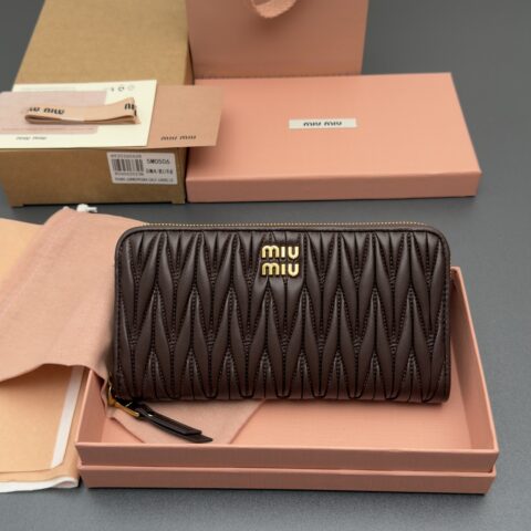 MIUMIU MATELASSÉ 羊皮革拉链钱包 编号:5MO506  石南木/进口羊皮