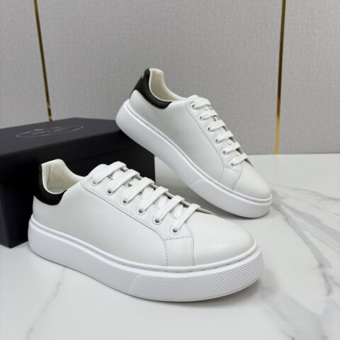 PRADA  新版系列爆款运动鞋