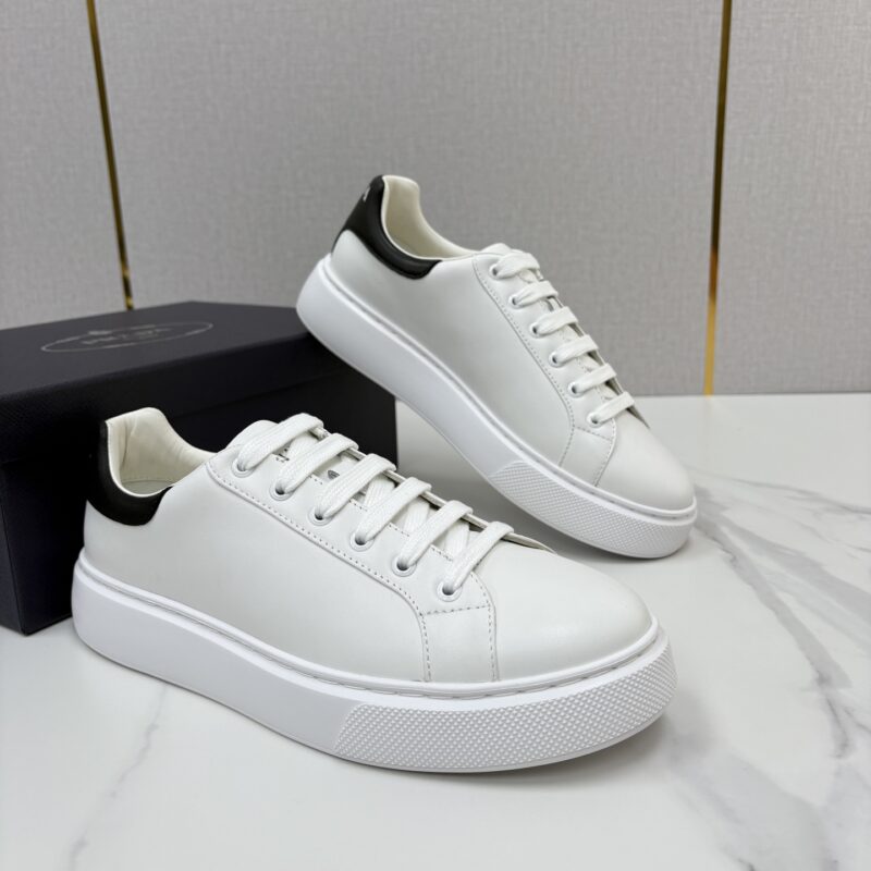 PRADA 新版系列爆款运动鞋