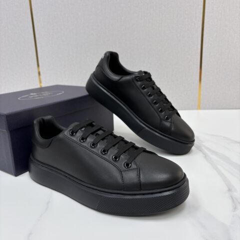 PRADA  新版系列爆款运动鞋