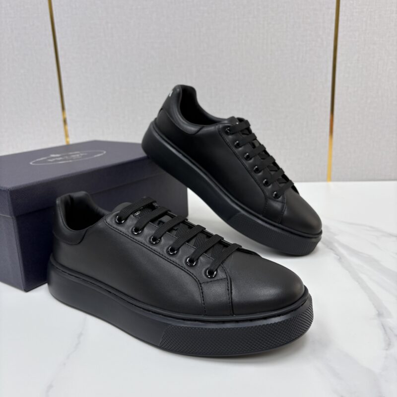 PRADA 新版系列爆款运动鞋