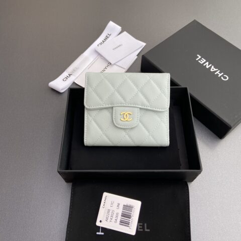 CHANEL 特製淺藍色細球紋粒面壓印皮革 编号:82288