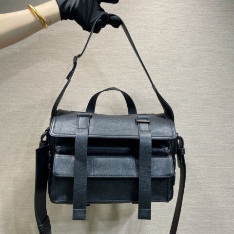 PRADA 新品邮差包🎉1BD408牛皮