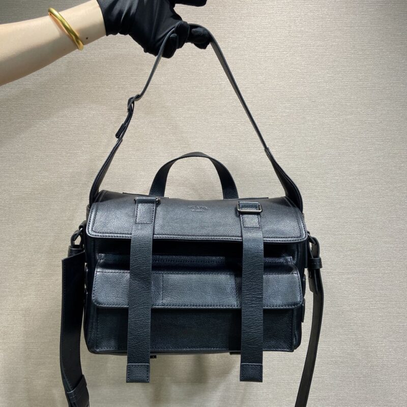 PRADA 新品邮差包🎉1BD408牛皮