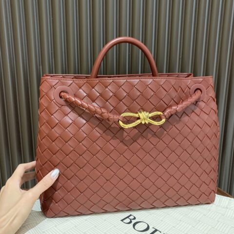 BV 中号 Andiamo手提包 型号：766016 沙比利红