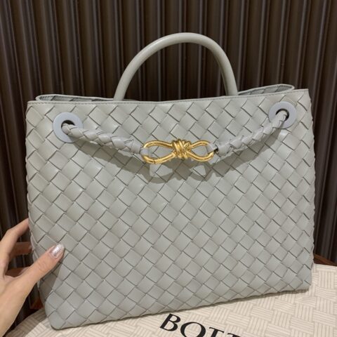 BV 中号 Andiamo手提包 型号：766016 银灰色