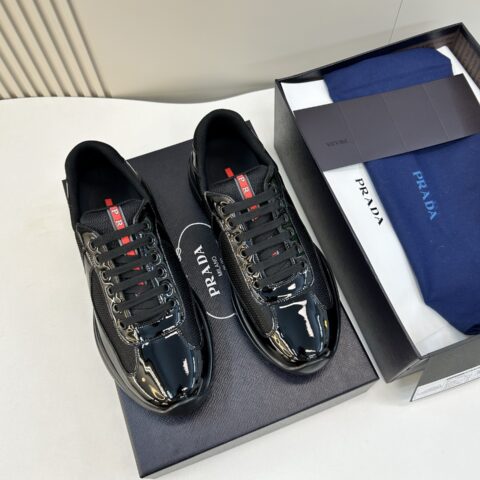 PRADA 男士运动款