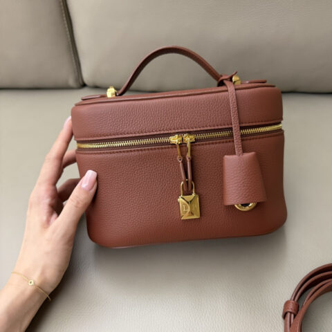 Loro Piana L21-Extra Softy Case Bag 型号：FLW0346红橡木色/金扣