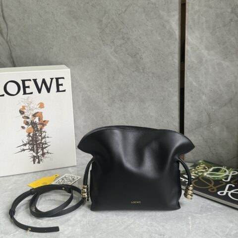 LOEWE 新款荷叶边福袋 0820