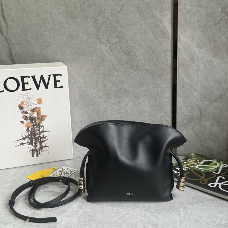 LOEWE 新款荷叶边福袋 0820