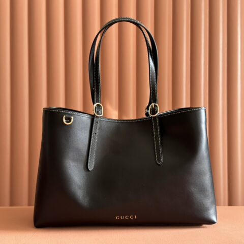 GUCCI GG Emblem系列 型号：815213克皮