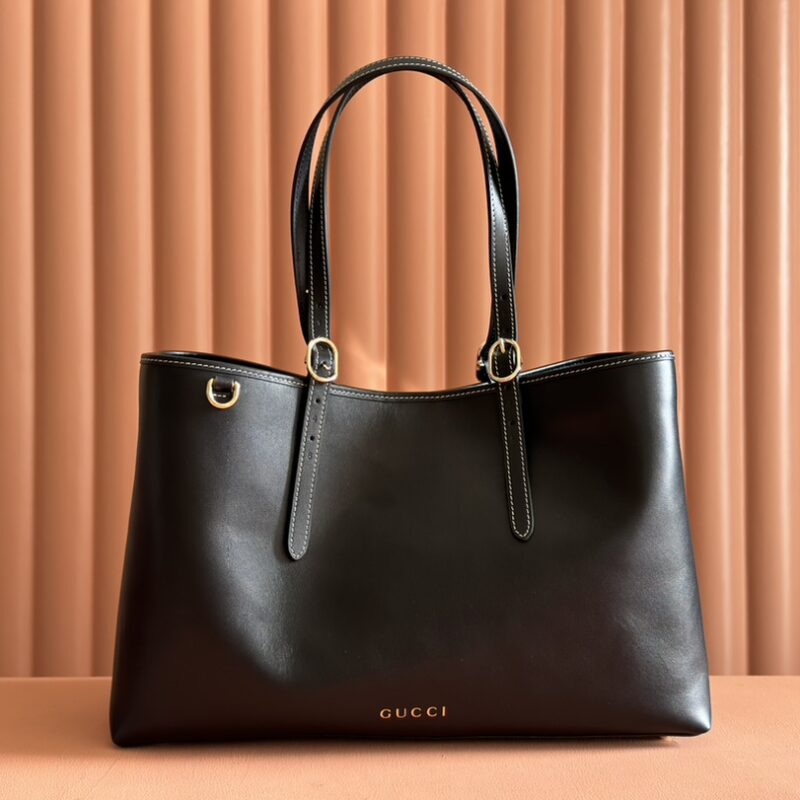 GUCCI GG Emblem系列 型号：815213克皮