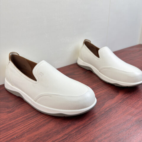 BERLUTI 男士新款荔纹皮革乐福鞋 货号：E108Z套脚 白色