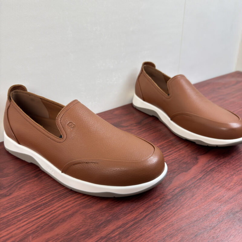 BERLUTI 男士新款荔纹皮革乐福鞋 货号:E108Z套脚 棕色
