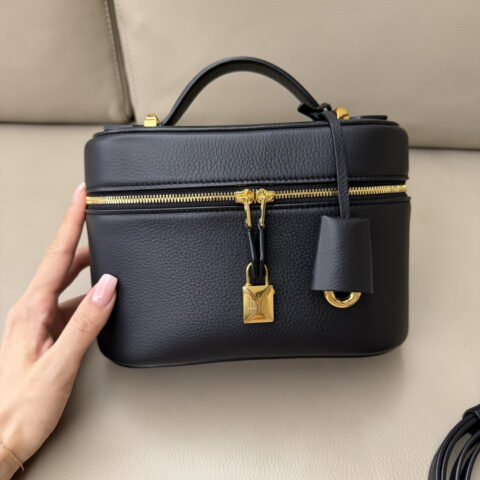 Loro Piana L21-Extra Softy Case Bag 型号：FLW0346 黑色/金扣