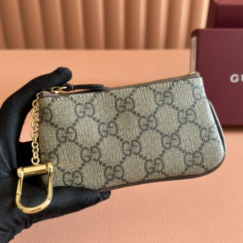 GUCCI GG Emblem系列饰包带卡片夹 型号：819113啡/原厂皮