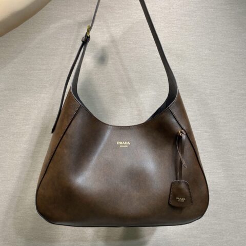PRADA 新品Cleo🎉1BC299大号