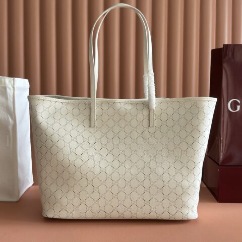 GUCCI Generation 系列 型号：874745白色/穿孔