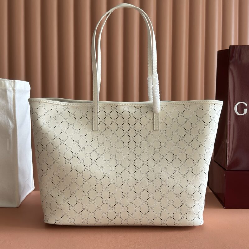 GUCCI Generation 系列 型号:874745白色/穿孔