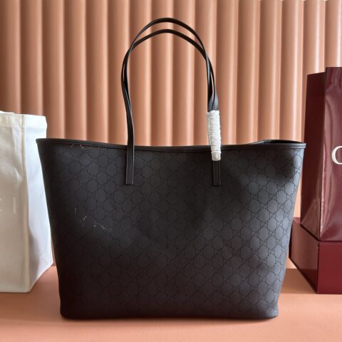 GUCCI Generation 系列 型号：874745黑色/穿孔