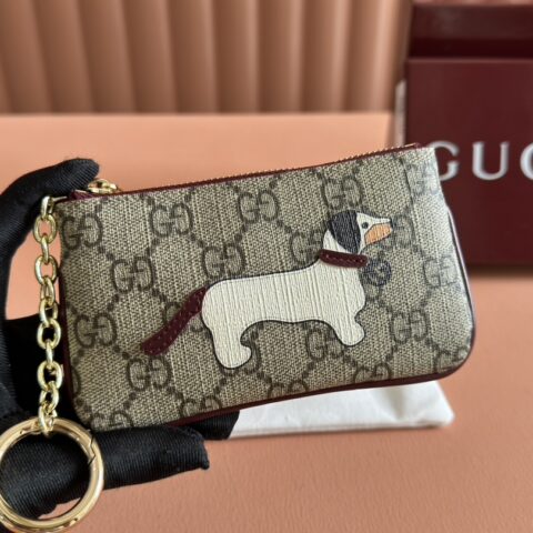 GUCCI 饰熊猫细节GG迷你钱包 型号：818768