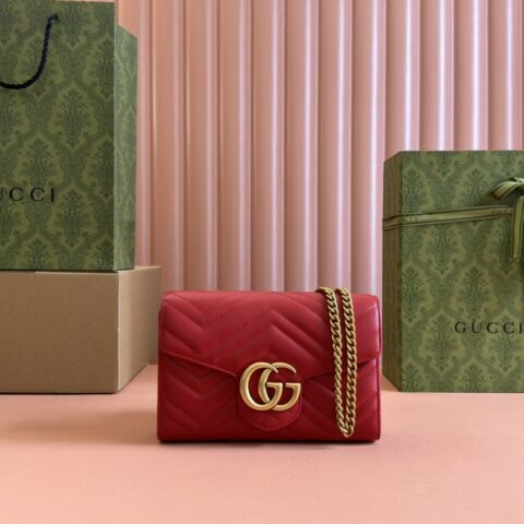GUCCI GG Marmont系列绗缝迷你手袋 型号：474575红色