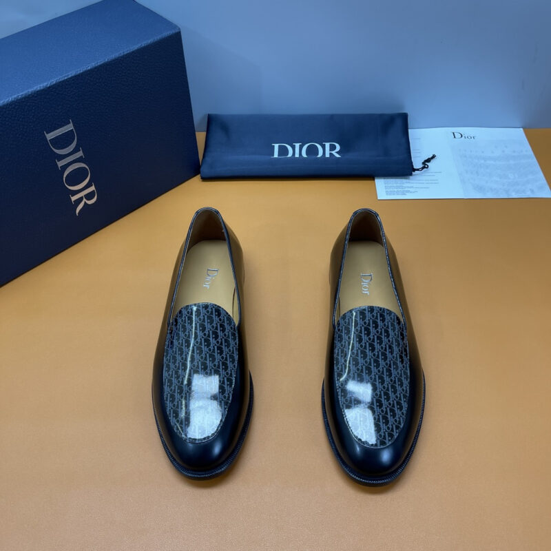 DIOR 经典CD扣乐福鞋