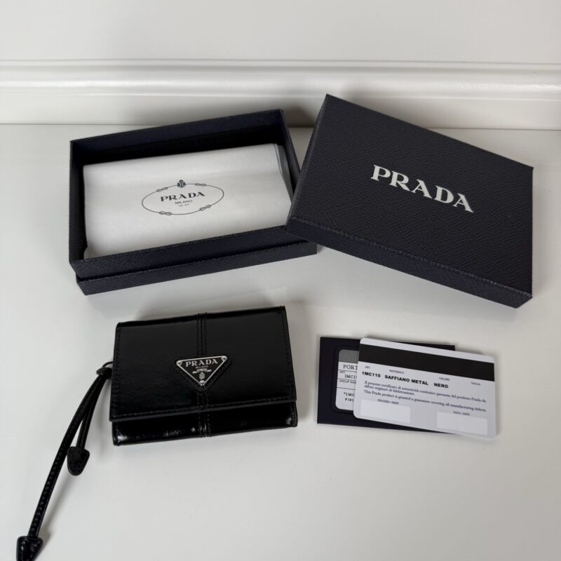 PRADA P家➡️经典卡片夹,型号1MC110