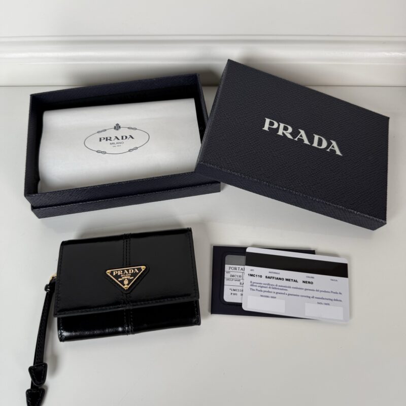 PRADA P家➡️经典卡片夹,型号1MC110
