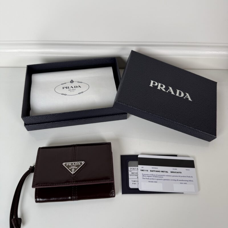 PRADA P家➡️经典卡片夹，型号1MC110