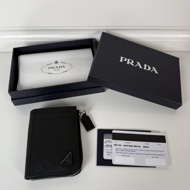 PRADA P家➡️十字纹男女通用卡夹，型号2MC129