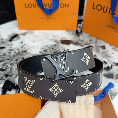 LV 带字母凹凸黑色金属扣40mm