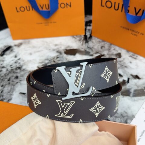 LV 带字母凹凸黑色金属扣40mm