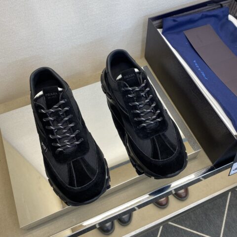PRADA 男士运动款