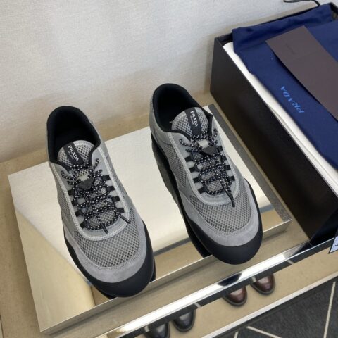 PRADA 男士运动款