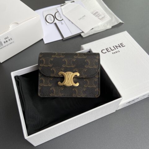 CELINE TRIOMPHE亮泽牛皮革名片包 编号:10N 062 FOZ.24VR 063 062  黄褐/老花