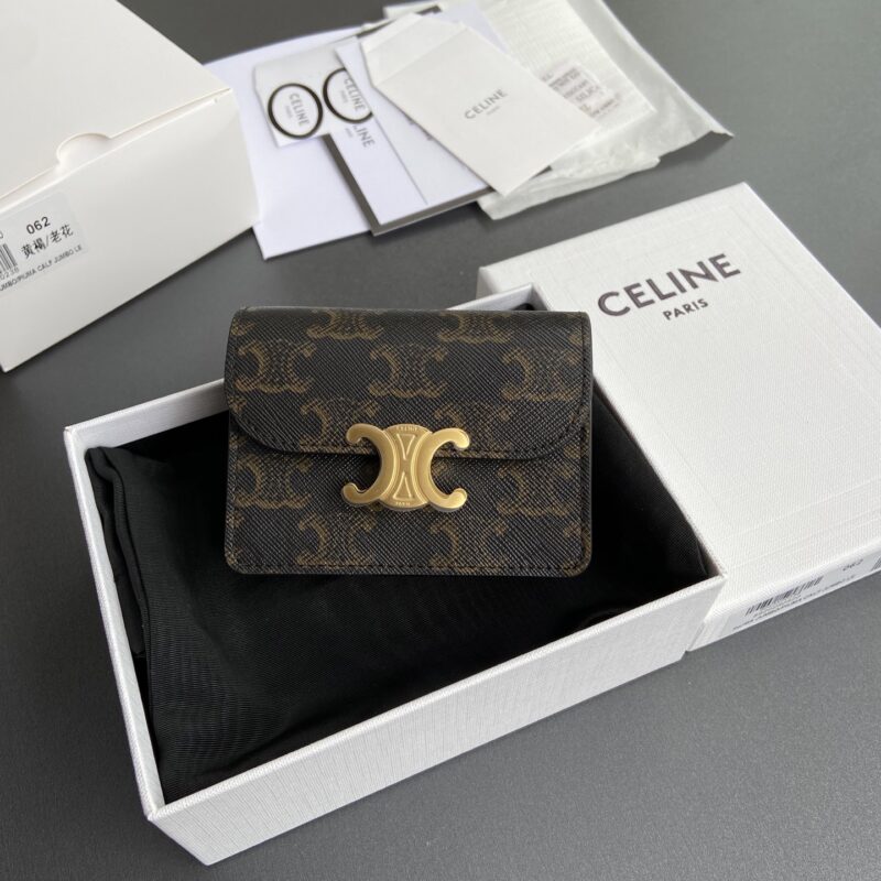 CELINE TRIOMPHE亮泽牛皮革名片包 编号:10N 062 FOZ.24VR 063 062 黄褐/老花