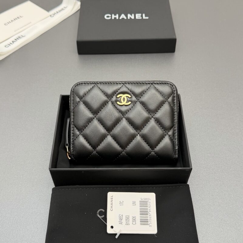 CHANEL 新款係列拉链包短款钱包係列 货号:AP4652黑色羊皮浅金色五金