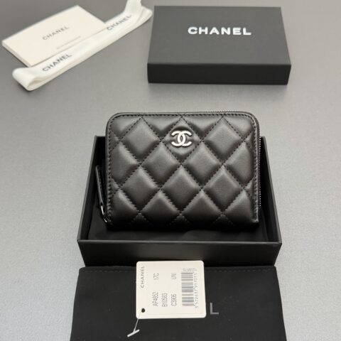 CHANEL 新款係列拉链包短款钱包係列 货号:AP4652黑色羊皮银色五金
