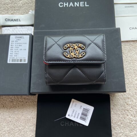 CHANEL 小香进口意大利颗粒小牛皮 货号:AP1064 黑色羊皮金色五金红色内里