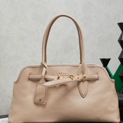 MIUMIU 新品爆款中古托特包 5BG310 奶茶杏
