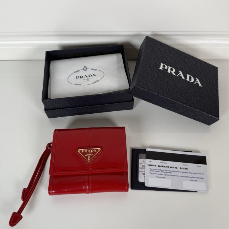 PRADA P家➡️女士油腊皮短夹 原单品质 型号1MH043