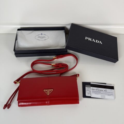 PRADA 这款钱包设计精致实用 1MT036_2CYR_F0003