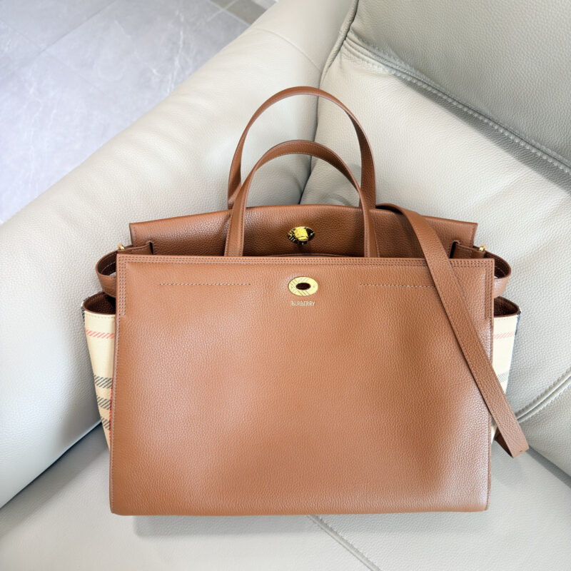 Burberry Cotswolds 格纹托特包 型号0411棕色