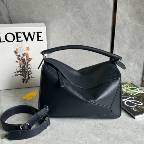 LOEWE 新款粒面深藏青puzzle 0158