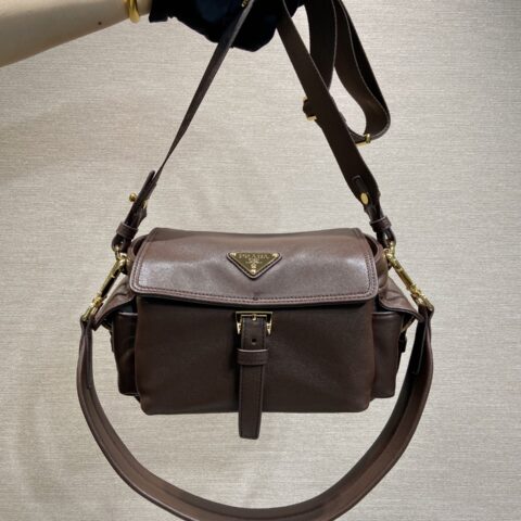 PRADA 新款邮差包🎉1BD413迷你