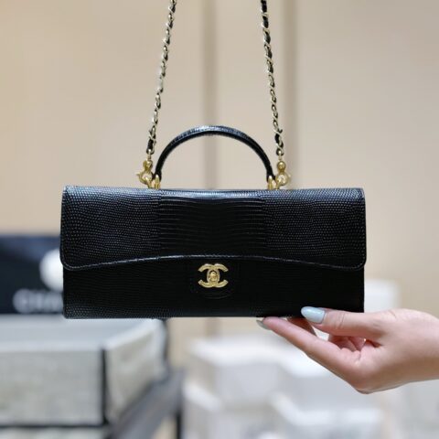 CHANEL 26A 蜥蜴纹手柄长法棍👜 AP5280黑色