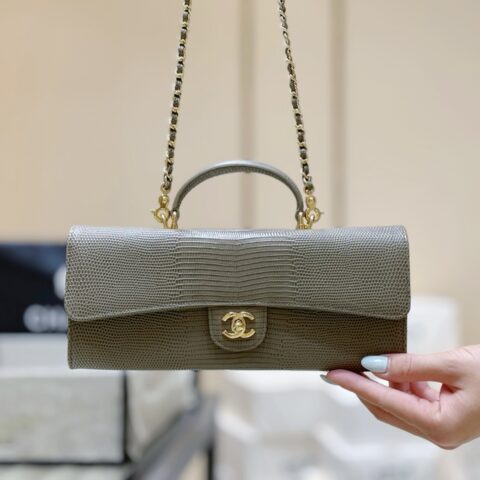 CHANEL 26A 蜥蜴纹手柄长法棍👜 AP5280大象灰