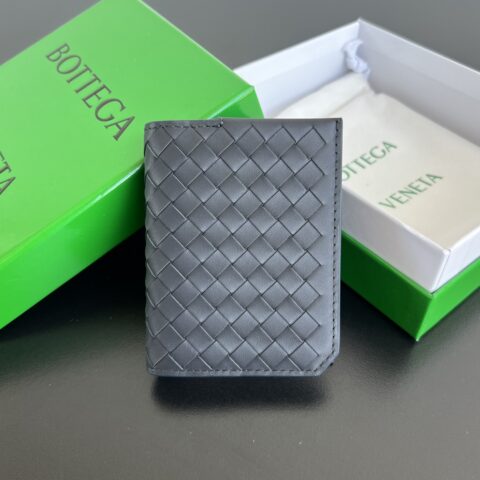 BV 编织Piccolo Elap翻盖小牛皮卡包 796964太空灰