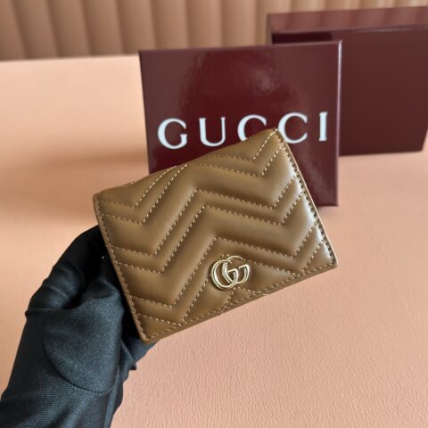 GUCCI GG Marmont系列绗缝卡包 型号：466492 棕色浅金